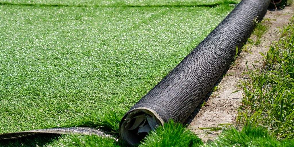 كيفية تركيب العشب الصناعي على التراب؟ خطوات سهلة لحديقة خضراء دائمًا – homegardensa.com