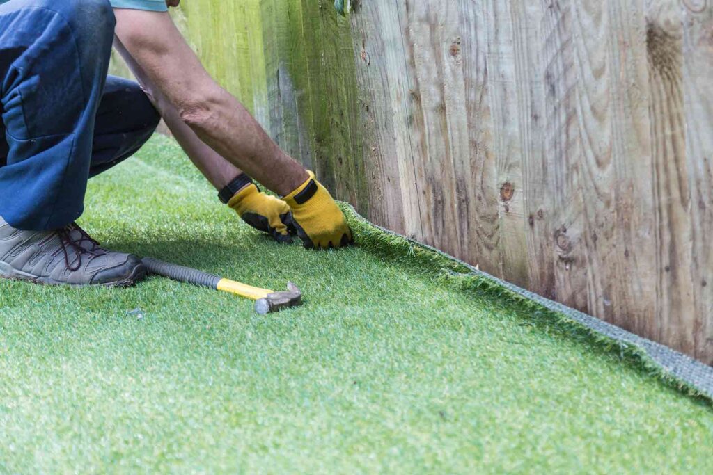 طريقة تركيب العشب الصناعي على الرمل – homegardensa.com