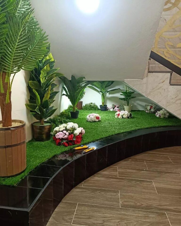 استغلال المساحات الذكية: تنسيق حدائق تحت الدرج في الفلل السعودية